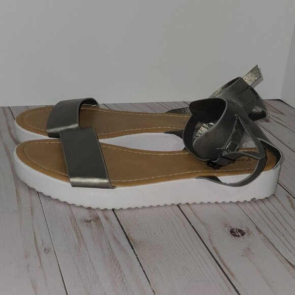 Pierre Dumas flat sandals with ankle strap/closure size 9 - Picture 3 of 9